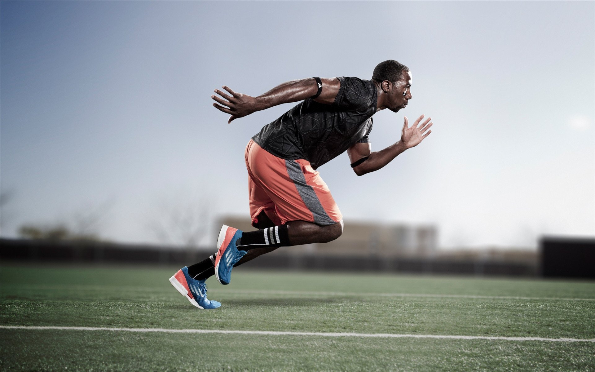 谷爱凌雪地训练视频引网友热议，谷爱凌滑雪个人资料