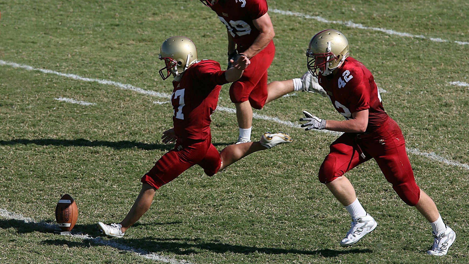 爱游戏平台-国家队封闭训练期强化高压下决策能力模拟关键时刻应对，国家队进入封闭训练